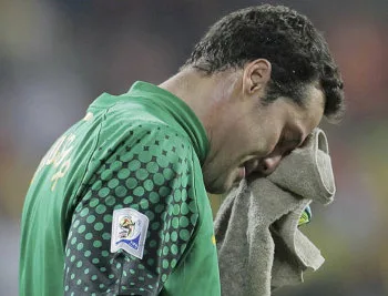 Herói, Julio Cesar chora e lembra lágrimas de 2010