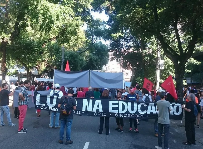 Estudantes protestam contra Bolsonaro no Rio