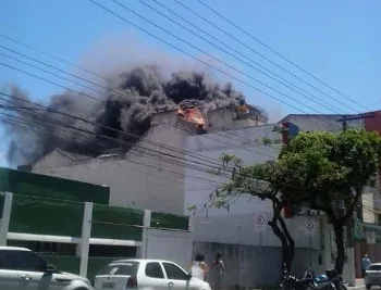 Fogo em shopping de Vila Velha pode ter começado em tubulação do ar condicionado