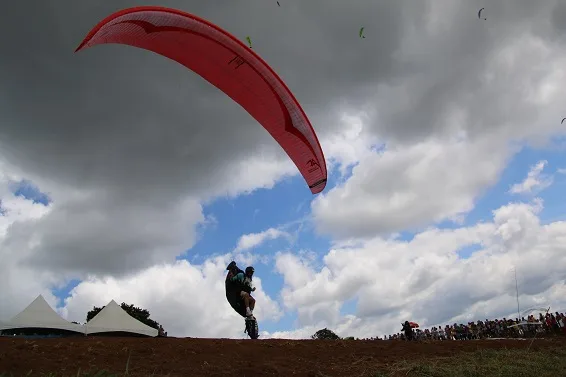 Pilotos se preparam para o Paragliding World Cup em Castelo