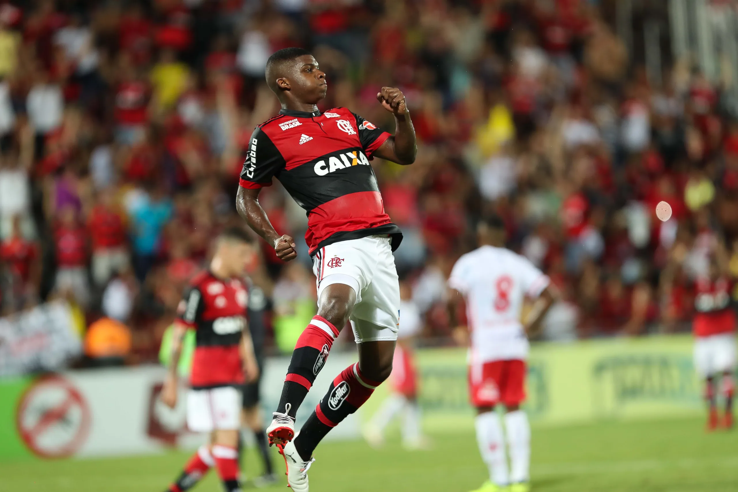 Com gol de atacante capixaba, Flamengo bate o Bangu e segue 100% no Carioca