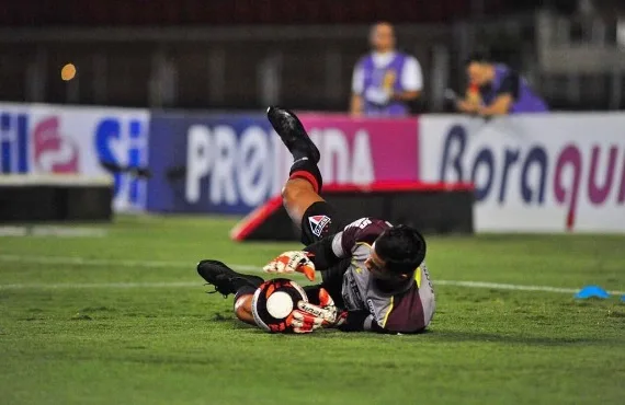 Com zaga reserva, São Paulo recebe Ituano e tenta parar de levar gols