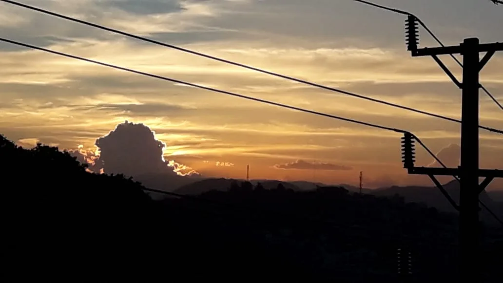 Detalhe em foto do pôr do sol chama a atenção em Vila Velha