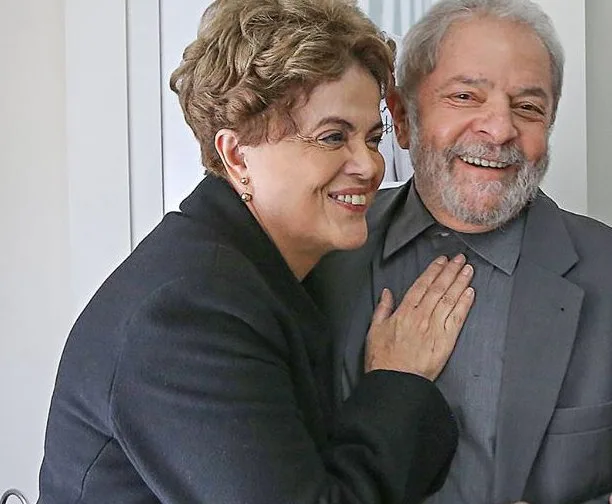 Dilma e Lula discutem 'programa da volta' com eixos para o governo