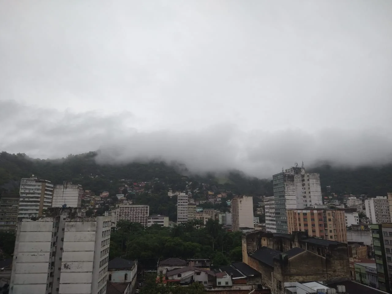 Chuva diminui nesta terça-feira, mas deve voltar a aumentar ainda nesta semana no Espírito Santo