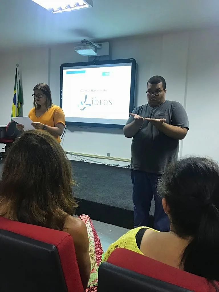 Curso de Libras gratuito oferece 120 vagas em Cachoeiro