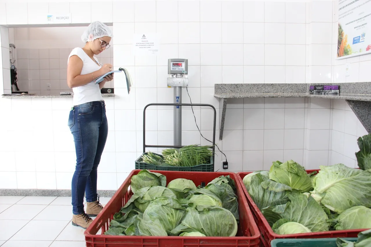 Banco de Alimentos recebe doações de caminhoneiros e produtores rurais