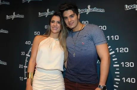 Após Bruna Marquezine beijar outro, Luan Santana volta a seguir ex-namorada nas redes