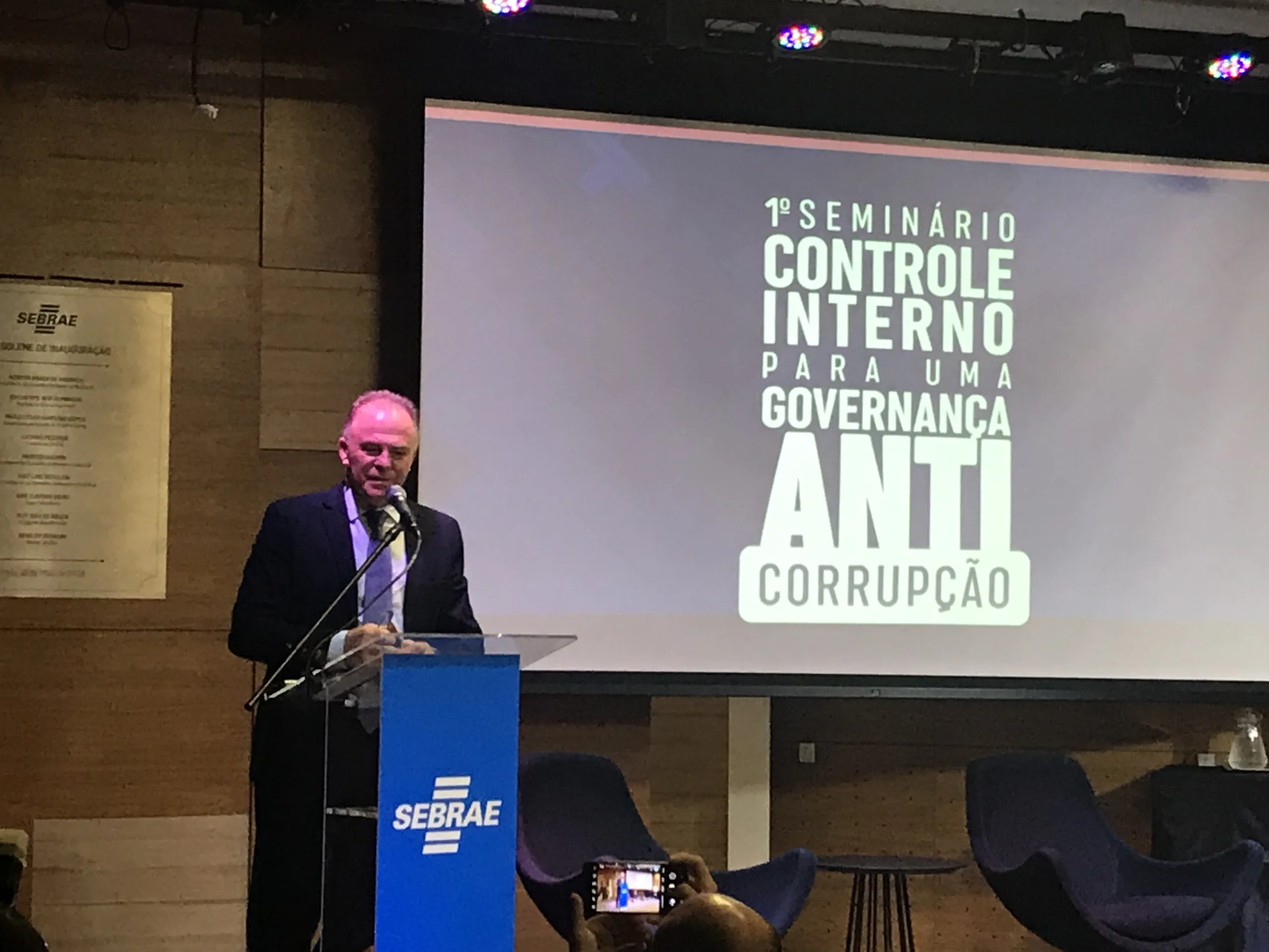 "Combate à corrupção é forma de distribuir renda", diz Casagrande em seminário