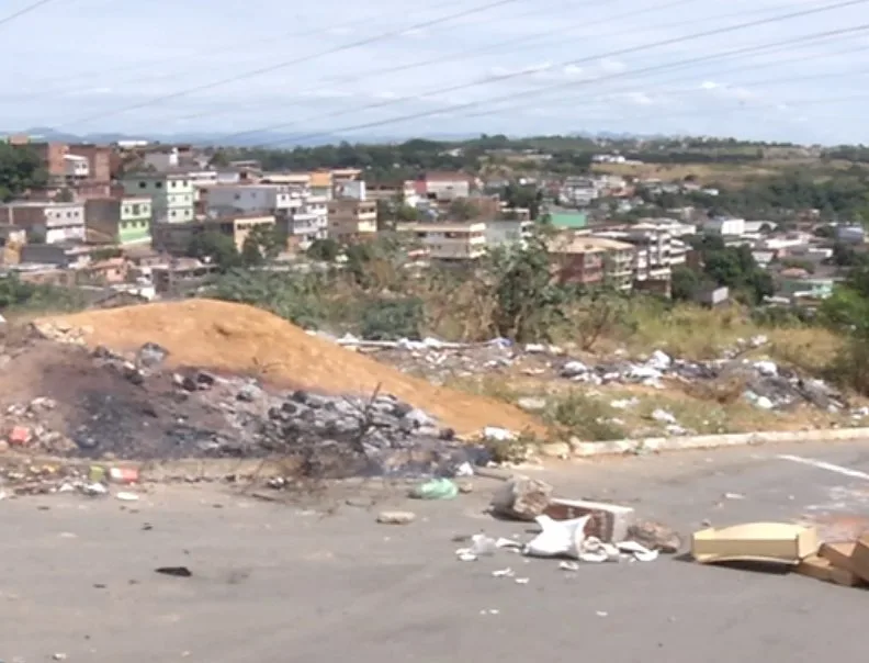 Adolescente é morto durante confronto com a polícia e moradores protestam em Cariacica