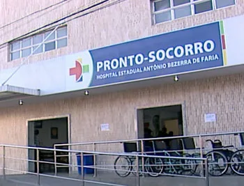 Preso vai ao hospital, pede para usar banheiro e foge do local