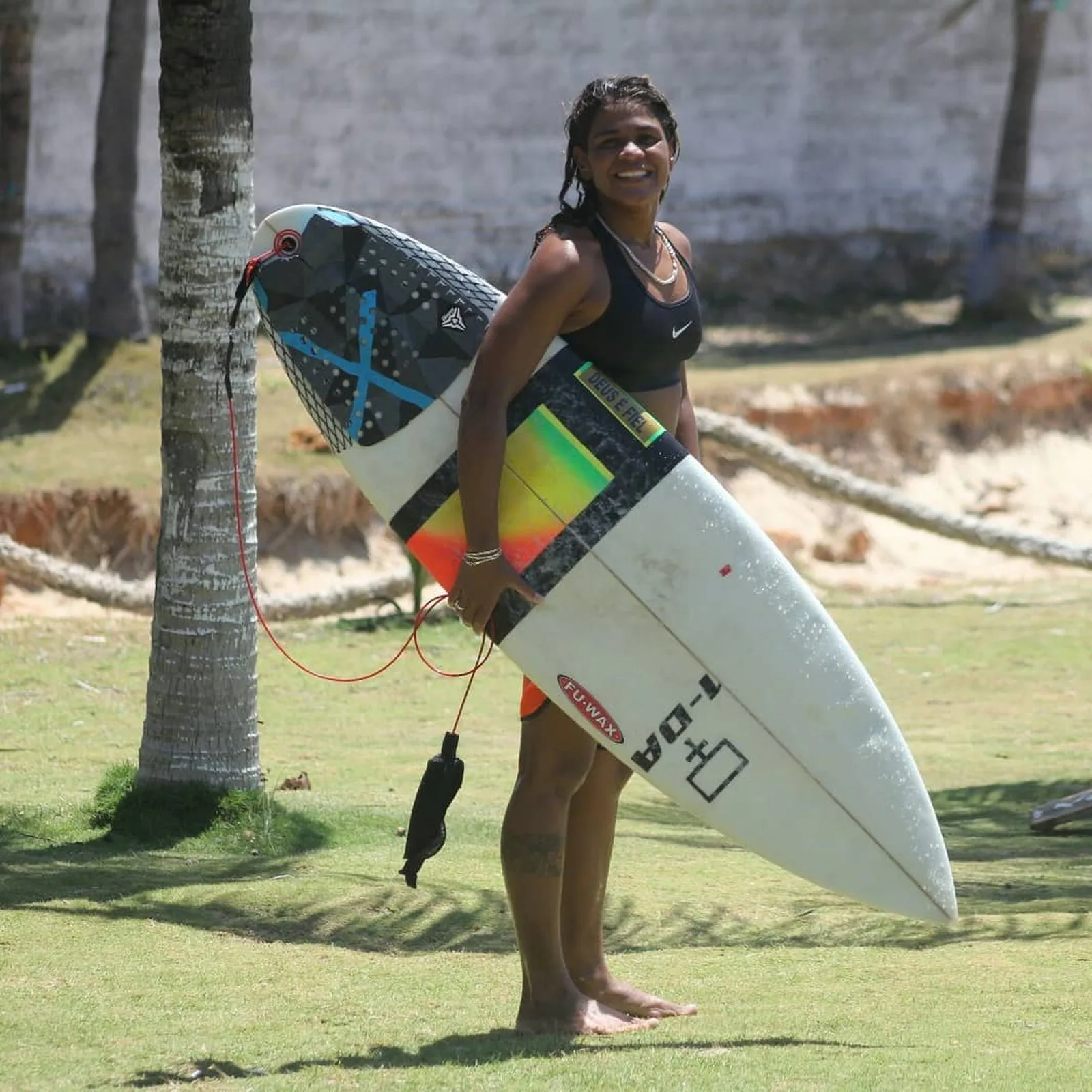 Promessa do surf morre após ser atingida por raio em Fortaleza