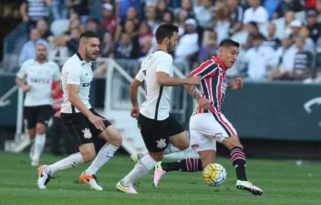 São Paulo freia boa fase do Corinthians na arena, empata e ajuda o Palmeiras