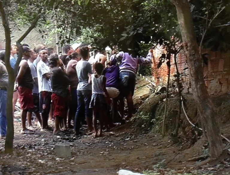 Jovem é executado com mais de dez tiros após voltar de baile funk clandestino em Cariacica