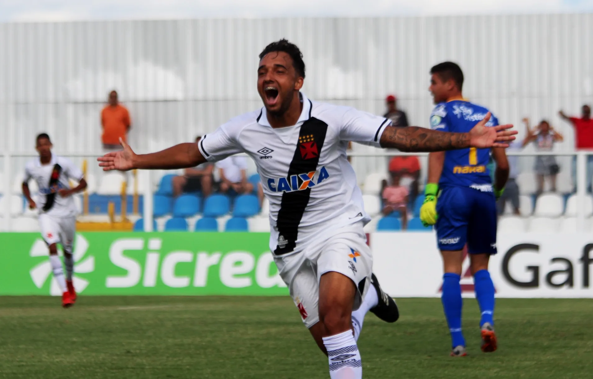 Com um gol em cada tempo, Vasco faz 2 a 0 no Juventus-SP pela estreia na Copa SP