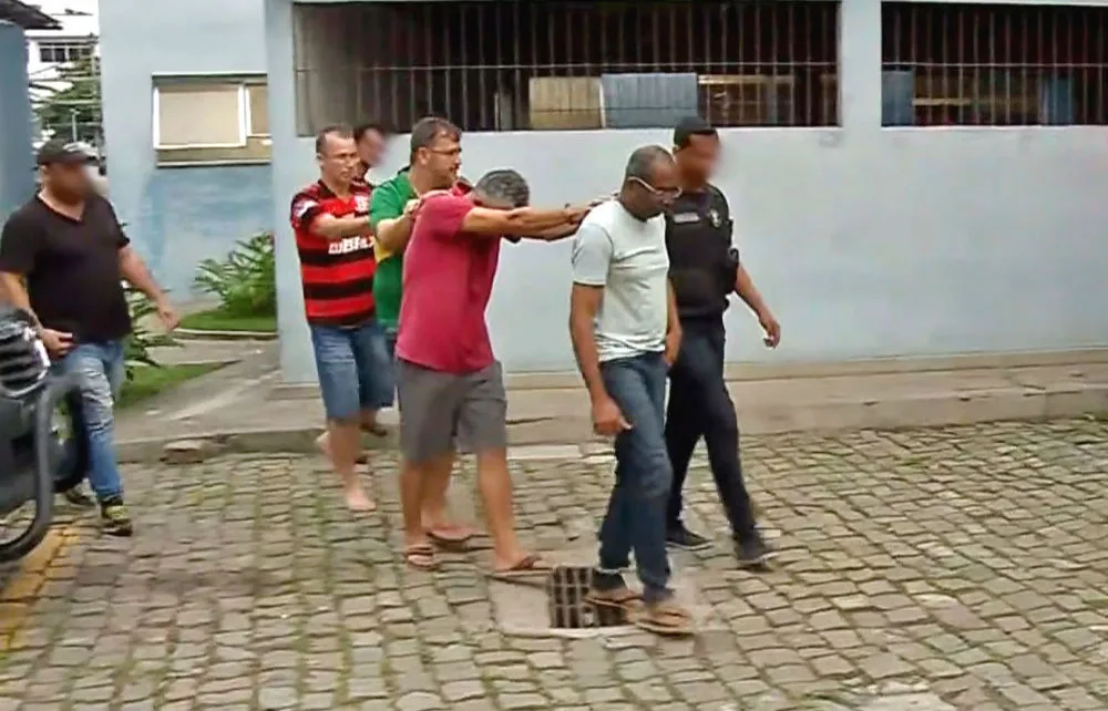 Quatro homens são presos na Grande Vitória com imagens de pornografia infantil