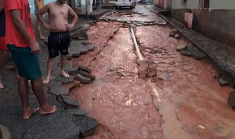 Chuva causa estragos e deixa três famílias desalojadas em Muniz Freire