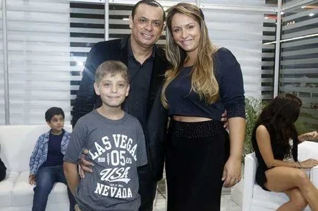 Filho de Frank Aguiar com Renata Banhara decide morar com o pai