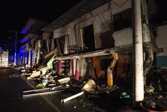 Governo brasileiro lamenta terremoto no Equador; número de mortos passa de 200