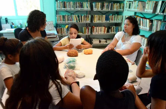 Projeto 'Leitura e Arte' movimenta biblioteca municipal de Viana