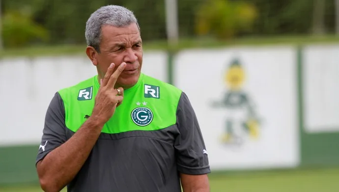 Em má fase no Brasileirão, Goiás demite técnico Hélio dos Anjos