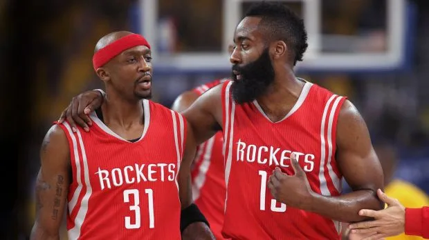 Após demitir técnico, Rockets reage e bate Blazers com 45 pontos de James Harden