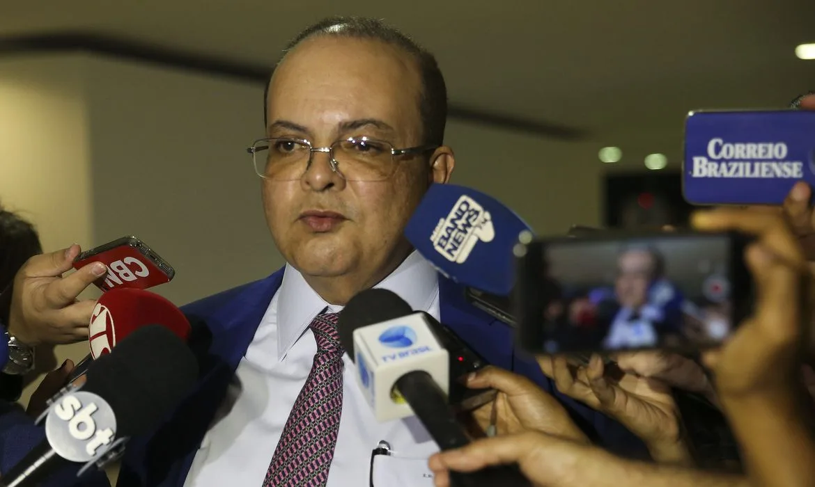 O governador eleito do Distrito Federal, Ibaneis Rocha (MDB), fala à imprensa após encontro com o presidente Michel Temer, no Palácio do Planalto.