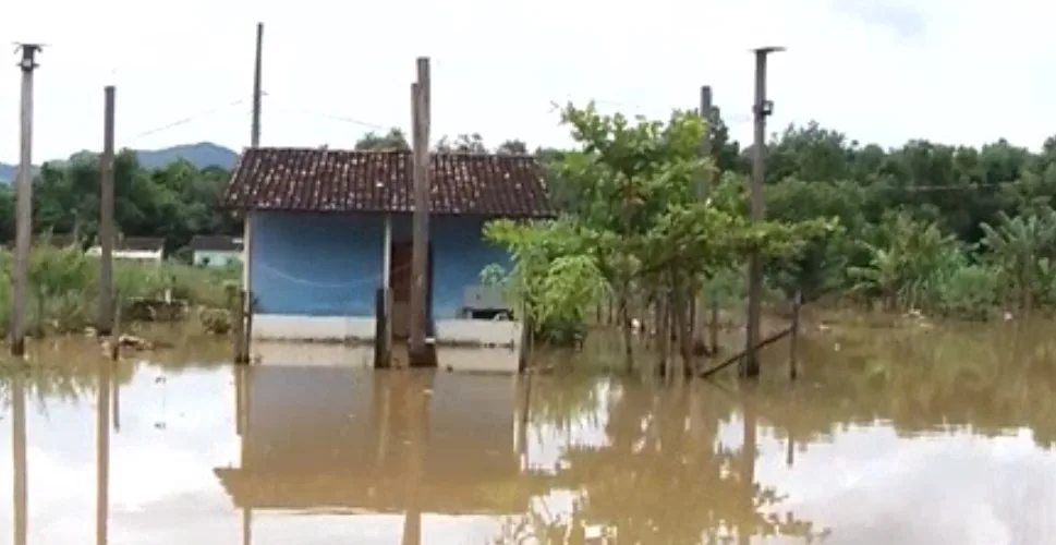 Mais de mil pessoas seguem fora de suas casas após fortes chuvas no Estado