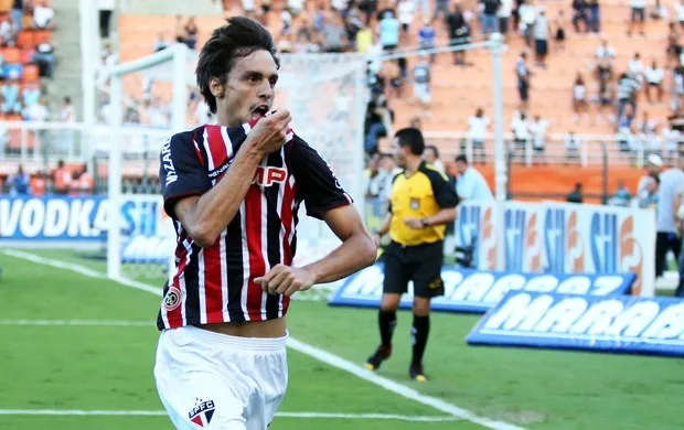 Rodrigo Caio estende contrato com o São Paulo até 2021