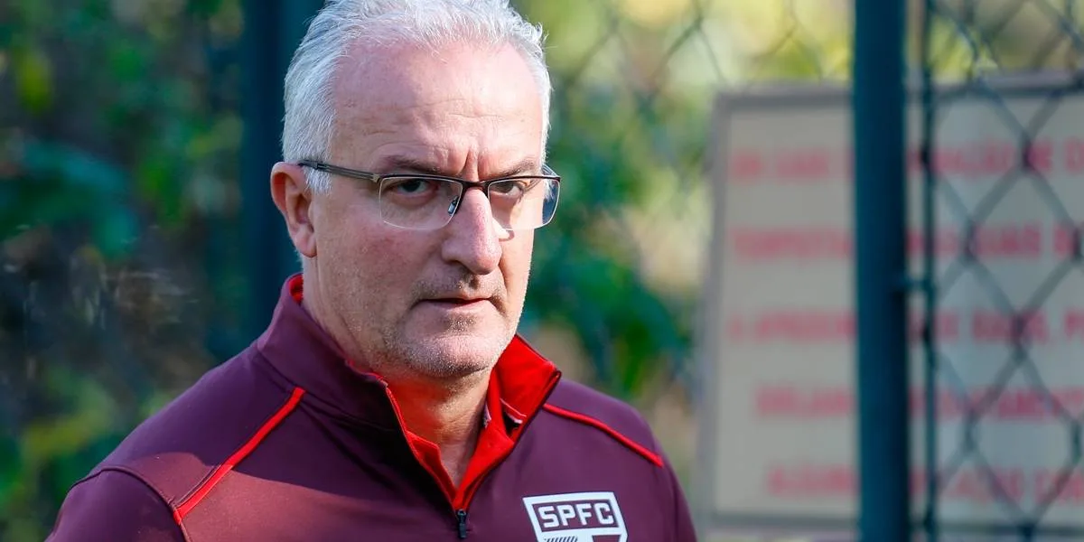 Dorival comanda treino tático no São Paulo e relaciona 24 jogadores