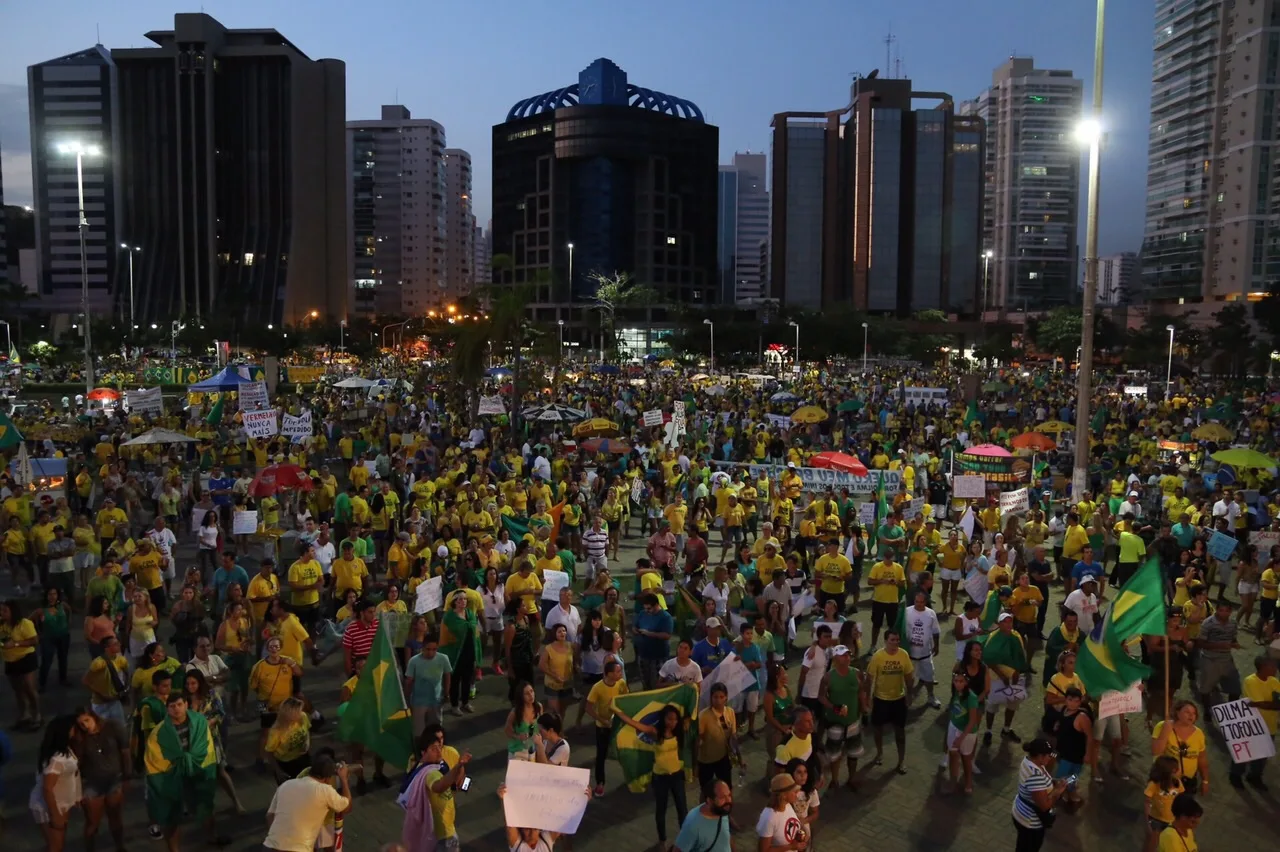 Protesto em Vitória contra presidente Dilma reúne 30 mil manifestantes, diz PM