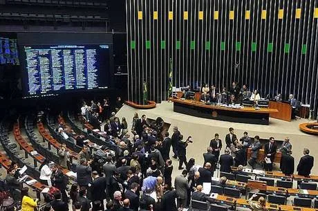 Reajuste de aposentadorias "foi ato contra o trabalhador", diz Eduardo Cunha