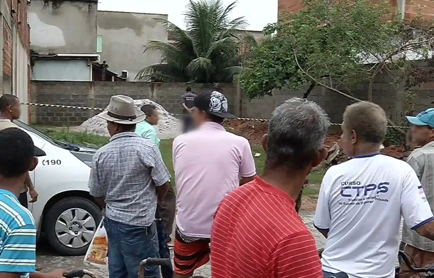 Mulher é morta a facadas e corpo é encontrado em terreno de Vila Velha