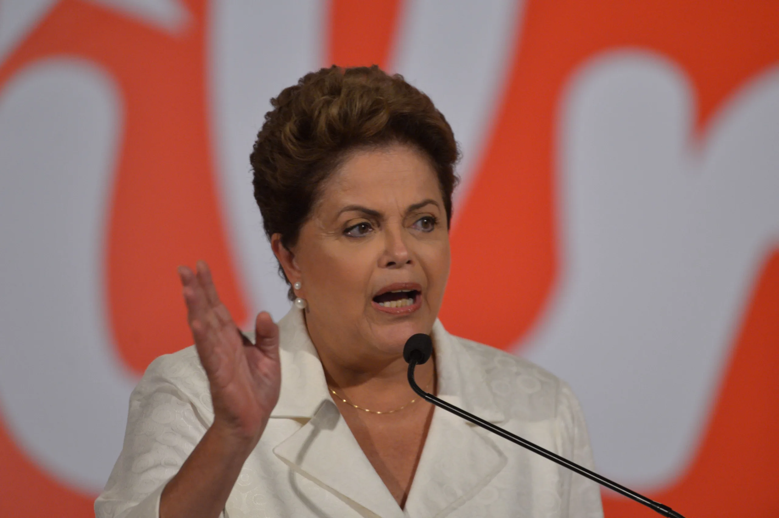 Ibope: Dilma abre vantagem e tem 54%; Aécio tem 46%