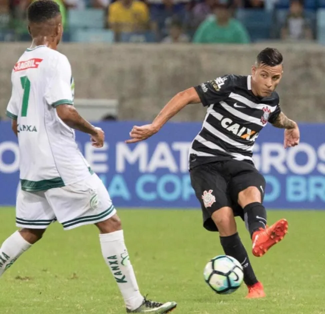 'Garçom' do Corinthians em 2017, Guilherme Arana destaca ajuda do centroavante Jô