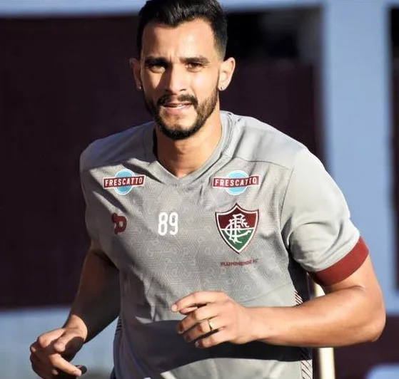 Henrique Dourado herda a camisa 9 de Fred no Fluminense