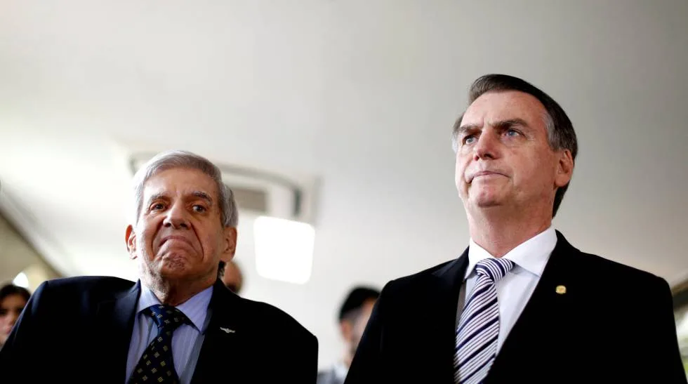 'Foi agora? Bolsonaro nem sabe', diz Heleno sobre prisão de assessor de ministro