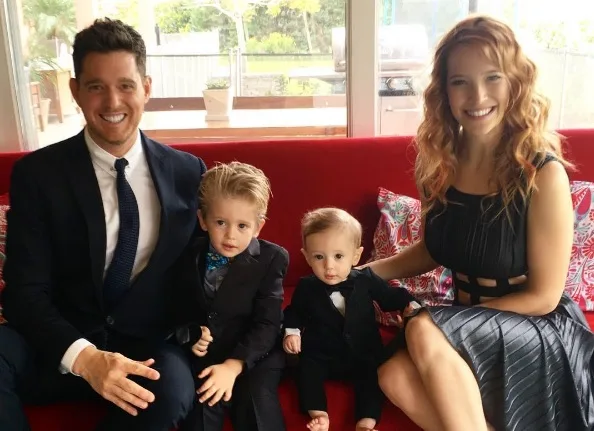 Michael Bublé dá notícias sobre o câncer de seu filho: Ele está progredindo bem