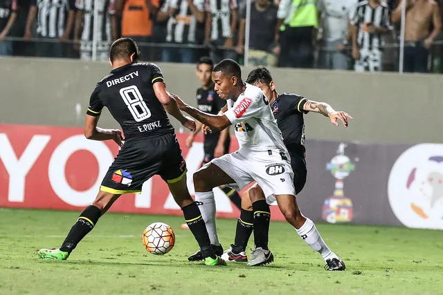 Atlético-MG faz 3 a 0 no Colo-Colo e fica perto das oitavas na Libertadores