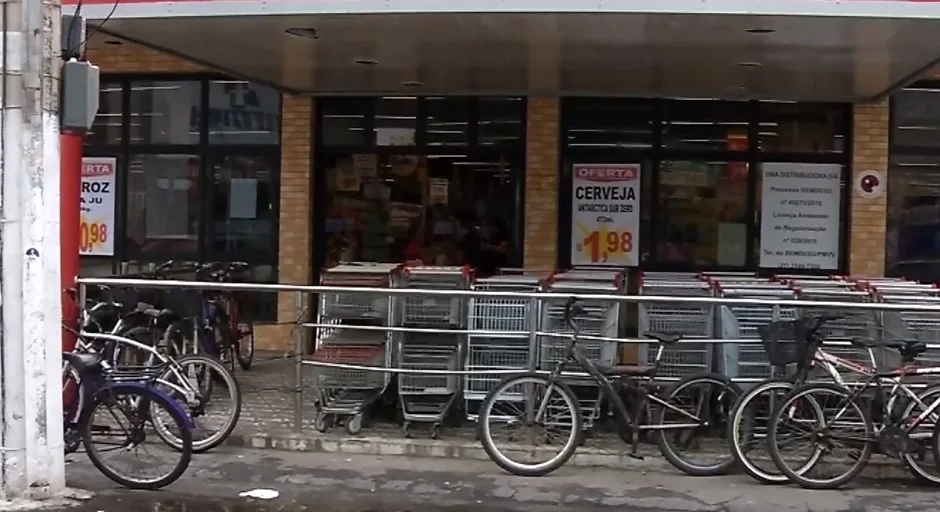 Mulher é presa após trocar etiquetas em produto de supermercado de Vila Velha