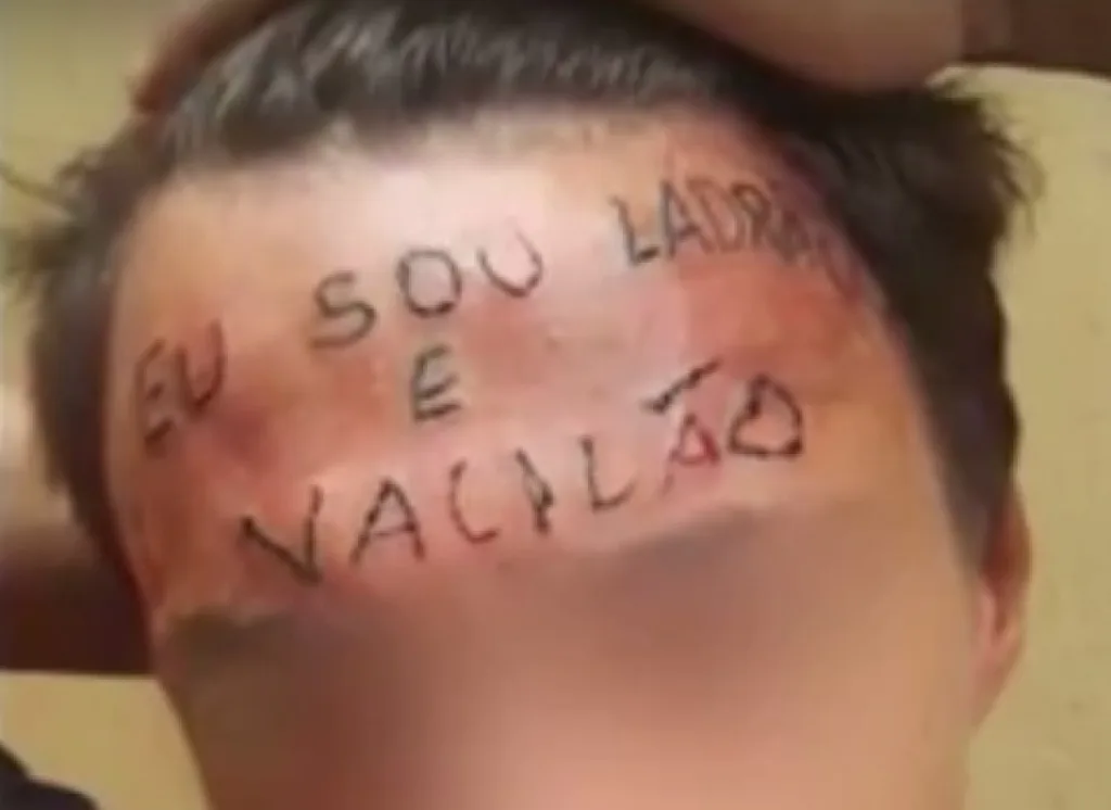 Campanha para remover tatuagem de jovem torturado arrecada quase R$ 20 mil