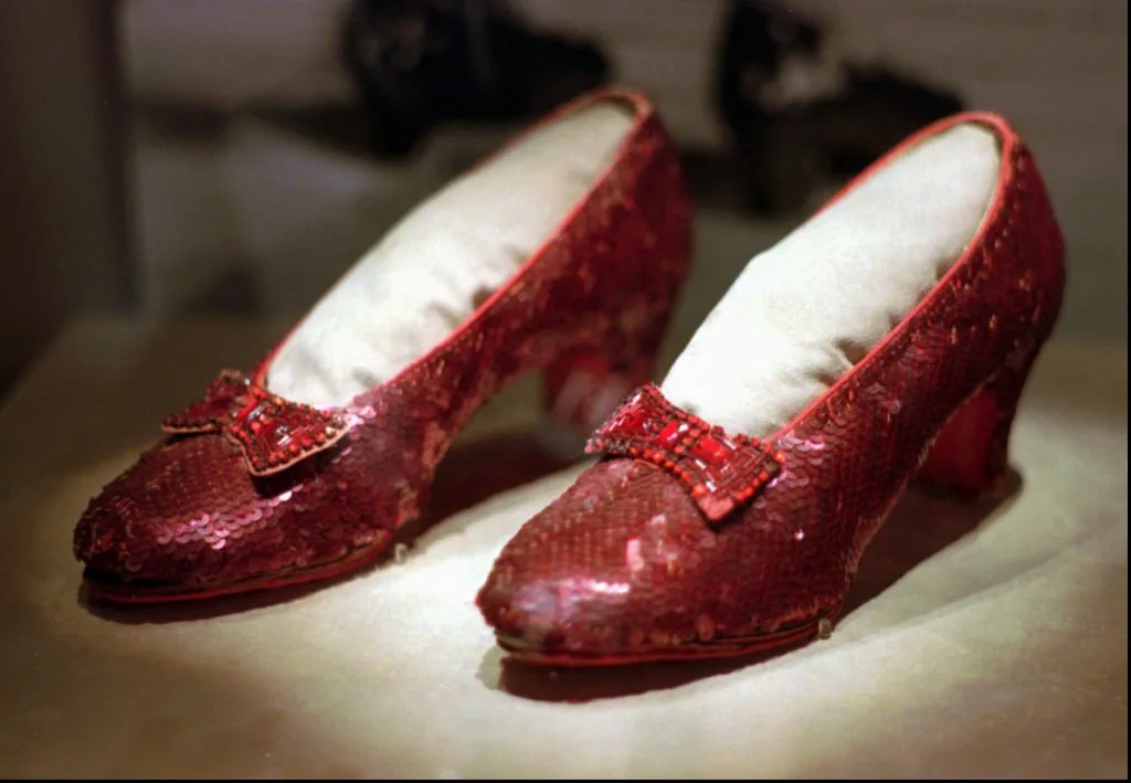 FBI recupera sapatos de 'O Mágico de Oz' roubados há 13 anos