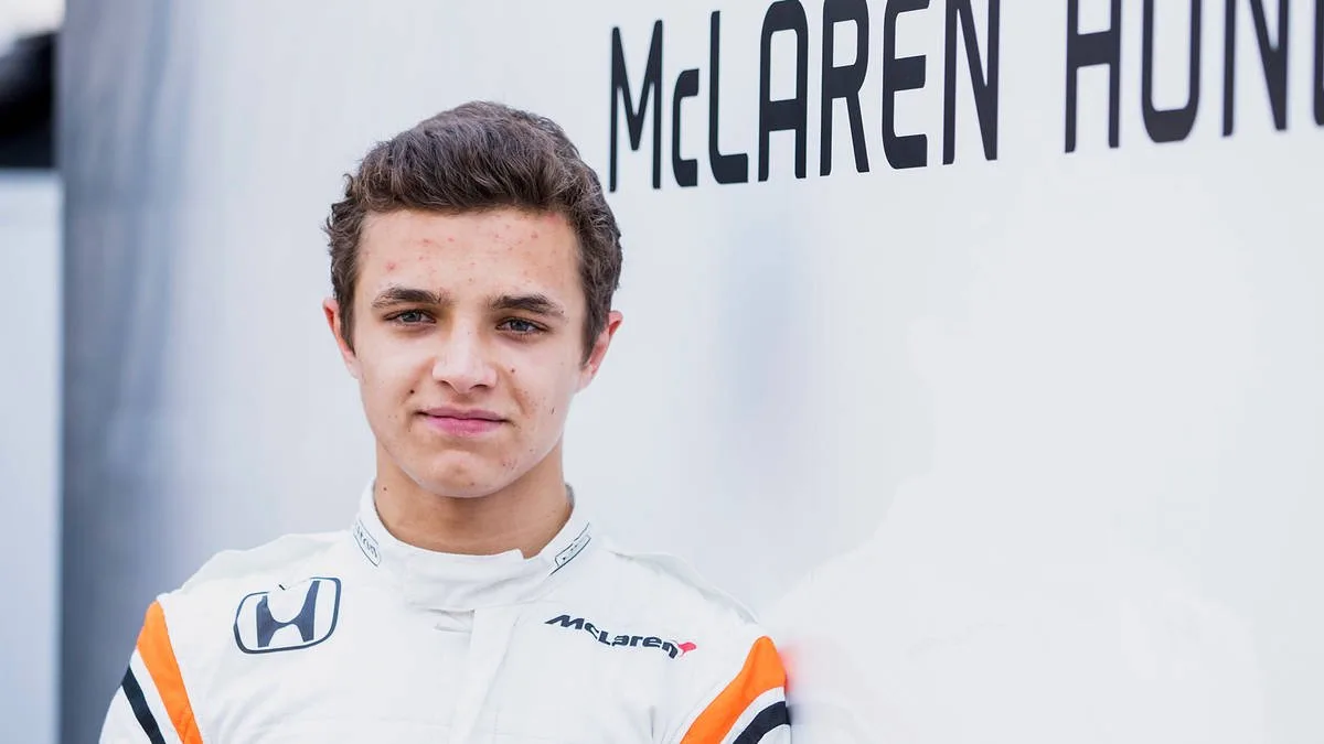 McLaren anuncia jovem de 17 anos como novo piloto reserva