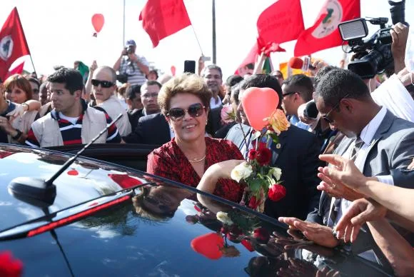 Dilma deixa o Palácio do Planato e segue para Porto Alegre