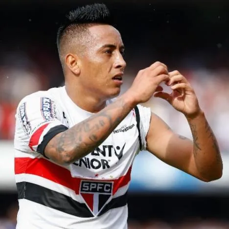 Cueva treina com titulares e pode recuperar espaço no São Paulo