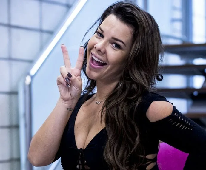 Fernanda Souza revela que chorou no último dia de seu programa na TV