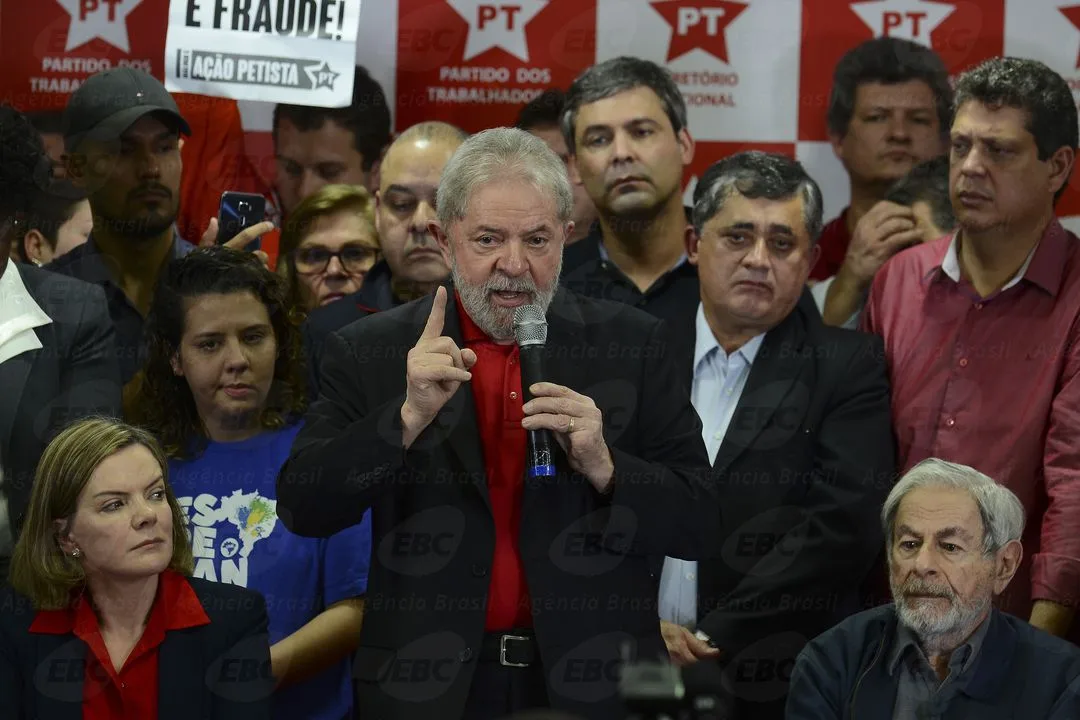 São Paulo – Coletiva do ex-presidente Luiz Inácio Lula da Silva sobre a condenação por corrupção pelo juiz federal Sérgio Moro, na sede do PT.(Rovena Rosa/Agência Brasil)