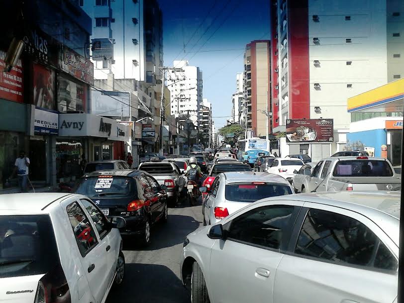 Veículos quebrados deixam trânsito complicado na Terceira Ponte nesta quarta-feira