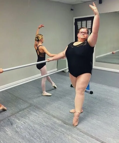 Bailarina plus size ganha legião de fãs ao provar que balé não é só para as magras