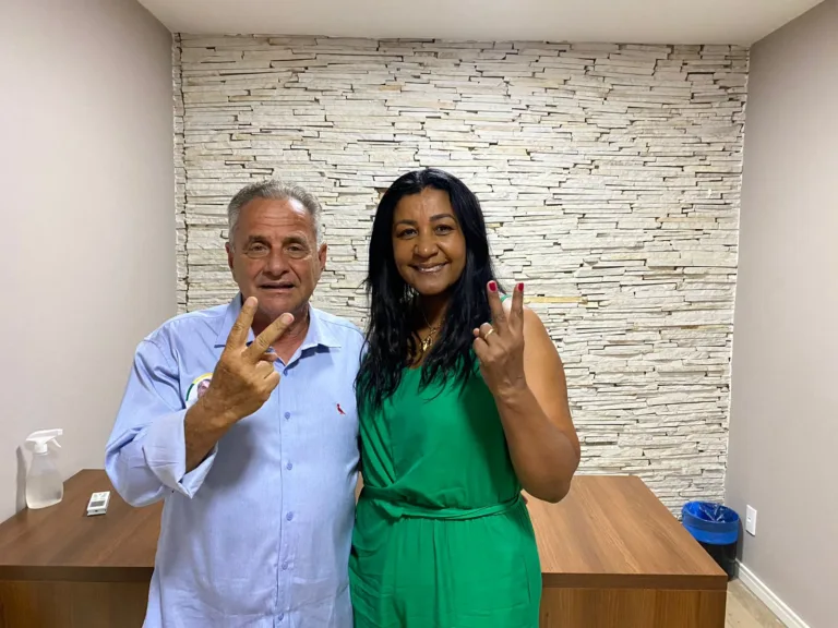 Vice-prefeita de Cariacica declara apoio a Manato